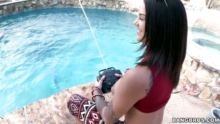 Bonnie Rotten plays a radio-controlled boat and shows us her curves