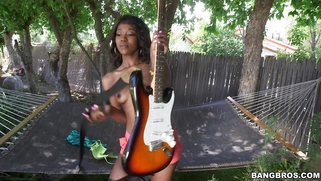 Skyler Nicole undresses and starts play guitar