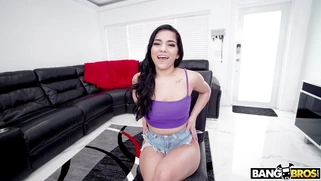 Latina Julz Gotti demonstrates her amazing ass