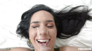 Tia Cyrus gets her face covered with jizz in POV