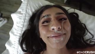 Violet Myers opens her mouth and gets facial cumshot