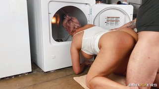 Big booty Ryan Keely gets fucked doggystyle in the washing machine