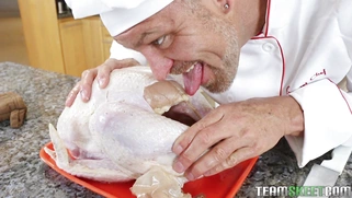 The cook imagines how he fingering Zaya Cassidy's tight pussy