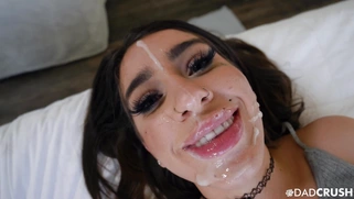 Joseline Kelly gets her face covered with jizz in POV