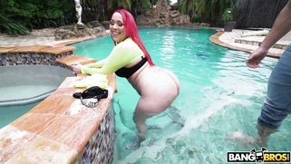 Alycia Starr shows off her huge ass poolside