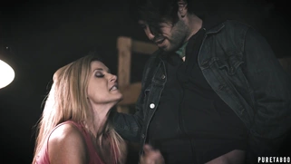 India Summer gets facialed after blowjob