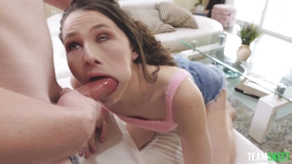 Amateur Liz Jordan is sucking the cock