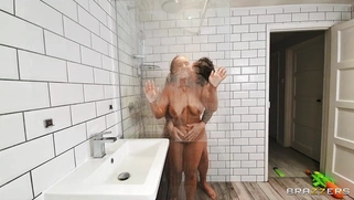 Beth Bennett gets her pussy fucked standing in the shower