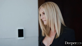 Kenzie Reeves and Mona Wales get fucked by Oliver Flynn