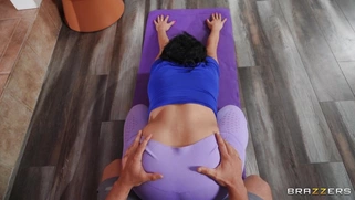 MILF Mona Azar and Van Wylde do yoga