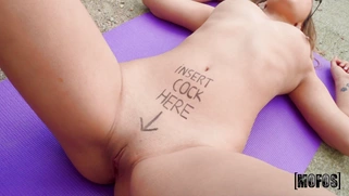 Rubi Rico gets her shaved pussy nailed outdoors