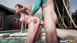 Inked Anna Chambers gets fucked by Tyler Steel in the pool