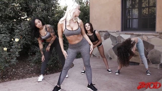 Victoria Voxxx, Isabella Nice, Honey Gold and London River outdoors