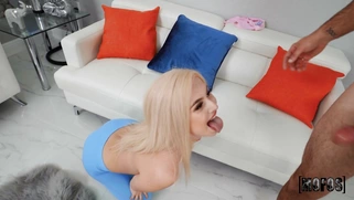 Teen Aria Banks is sucking the huge cock