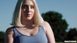 Golf player Gia OhMy flashes her tits and ass outdoors