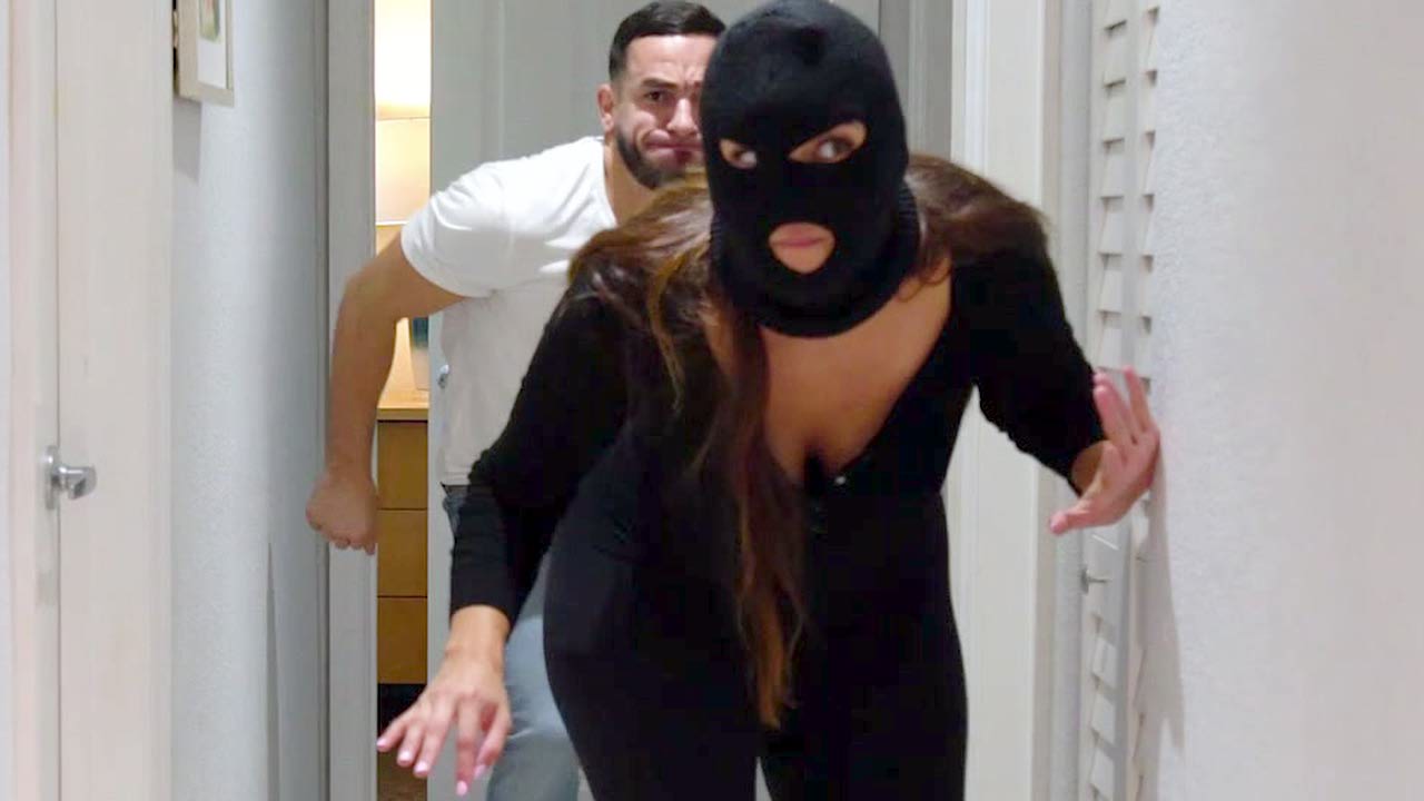 Thief Fuck Mask - Robber Bella Rolland was caught and fucked by Peter Green - Porn Movies -  3Movs