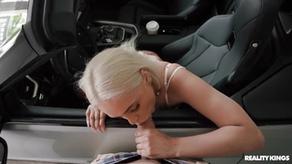 Amateur Jeyla Spice is sucking dick in POV