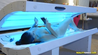 Violet Starr masturbates in the tanning bed while taking selfies