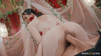 Lulu Chu is fucking Zac Wild in cowgirl position