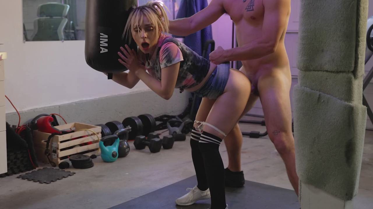 Ava Sinclaire gets fucked by Nathan Bronson standing in the gym - Porn  Movies - 3Movs