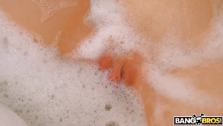 19yo Molly Little is playing with her pussy in bathtub