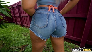 Callie Brooks flaunts her big ass outdoors