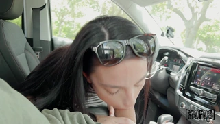 Gianna Ivy gives hand and blow jobs in the car