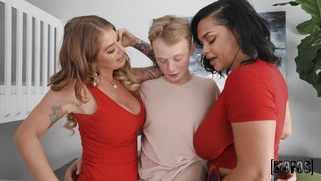Lolly Dames and Ashlyn Peaks get their big boobs worshipped