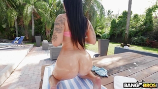 Yvonna Carlo shows off her oiled ass poolside
