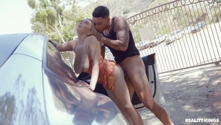 Chloe Surreal gets pussy pounded by Air Thugger standing