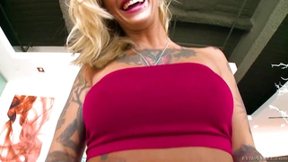 Kleio Valentien sports radically tattooed body and spreads her holes