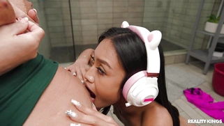 Busty Wendy Raine got her slit tongued by Jade Kimiko