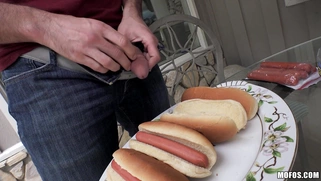 Dude put his sausage in a bun for a hot dog and offers it Keisha Grey