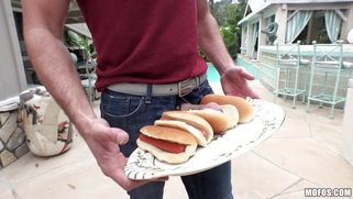 Dude put his sausage in a bun for a hot dog and offers it Keisha Grey