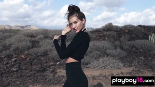 Sexy muse reveals her tits in the desert