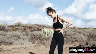 Sexy muse reveals her tits in the desert