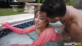 Tommy King gets fucked standing in the pool