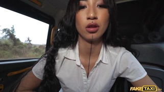 Mali Ubon in glasses is sucking cock on the backseat