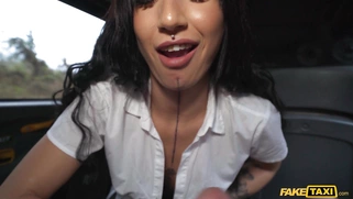 Mali Ubon in glasses is sucking cock on the backseat