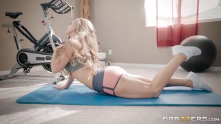 Try this workout from sexy curved trainer Nicole Aniston