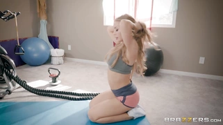 Try this workout from sexy curved trainer Nicole Aniston