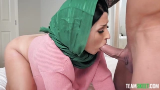 Goldie Ortiz in hijab is sucking Quinton James' cock