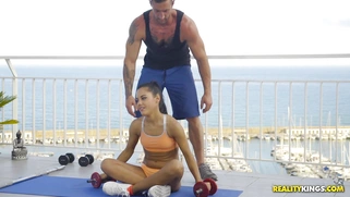 Apolonia Lapiedra and her private trainer are working out on the rooftop