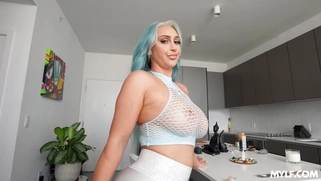 Nina Kayy shows off her amazing big ass