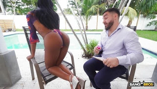 Lacey London gets her ass worshipped by Peter Green poolside