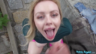 Ruby Lee spread legs and got her pussy railed