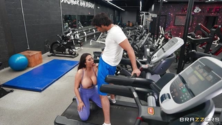 Nataly Ordonez is sucking cock in the gym