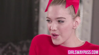 Cheerleader seduces and fucks 18yo girl from her team