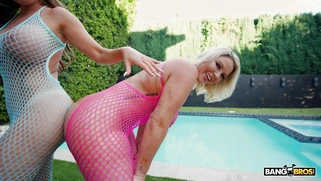 Jenna Starr and Richelle Ryan show off their big asses poolside