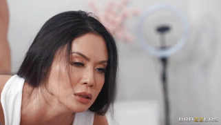 Lollypop Gcup on her fours gets pussy penetrated